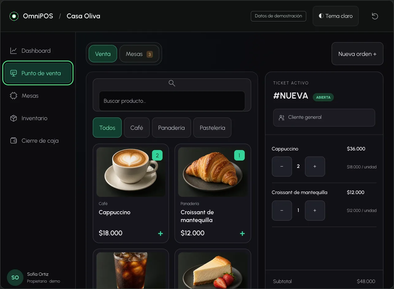 Punto de venta de OmniPOS con un ticket abierto de dos cappuccinos y un croissant